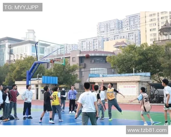 周采诗篮球火焰燃烧青春激情展现运动魅力与团队精神的完美结合