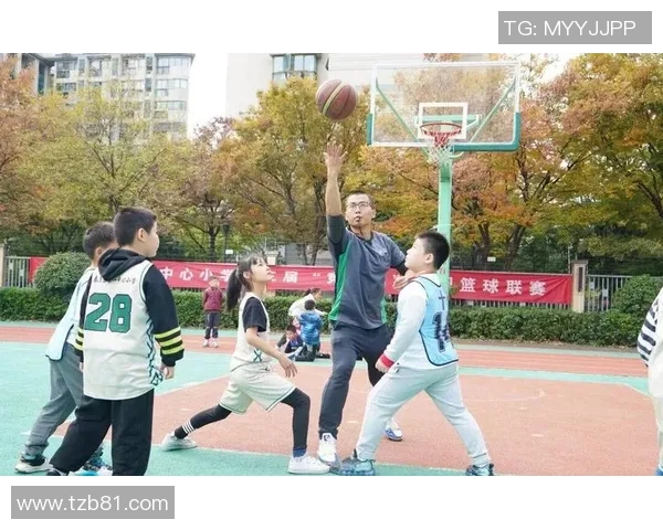 小学生大课间篮球活动促进团队合作与身体健康的快乐时光 小学生大课间篮球活动促进团队合作与身体健康的快乐时光